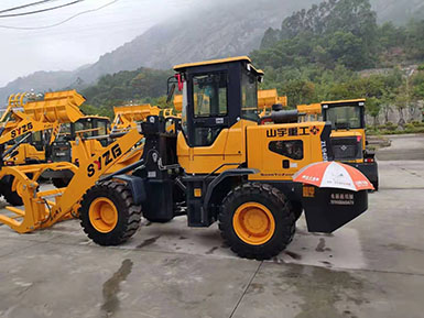 恭喜羅總喜提新車，山宇裝載機940走起，山宇重工，助您成功！